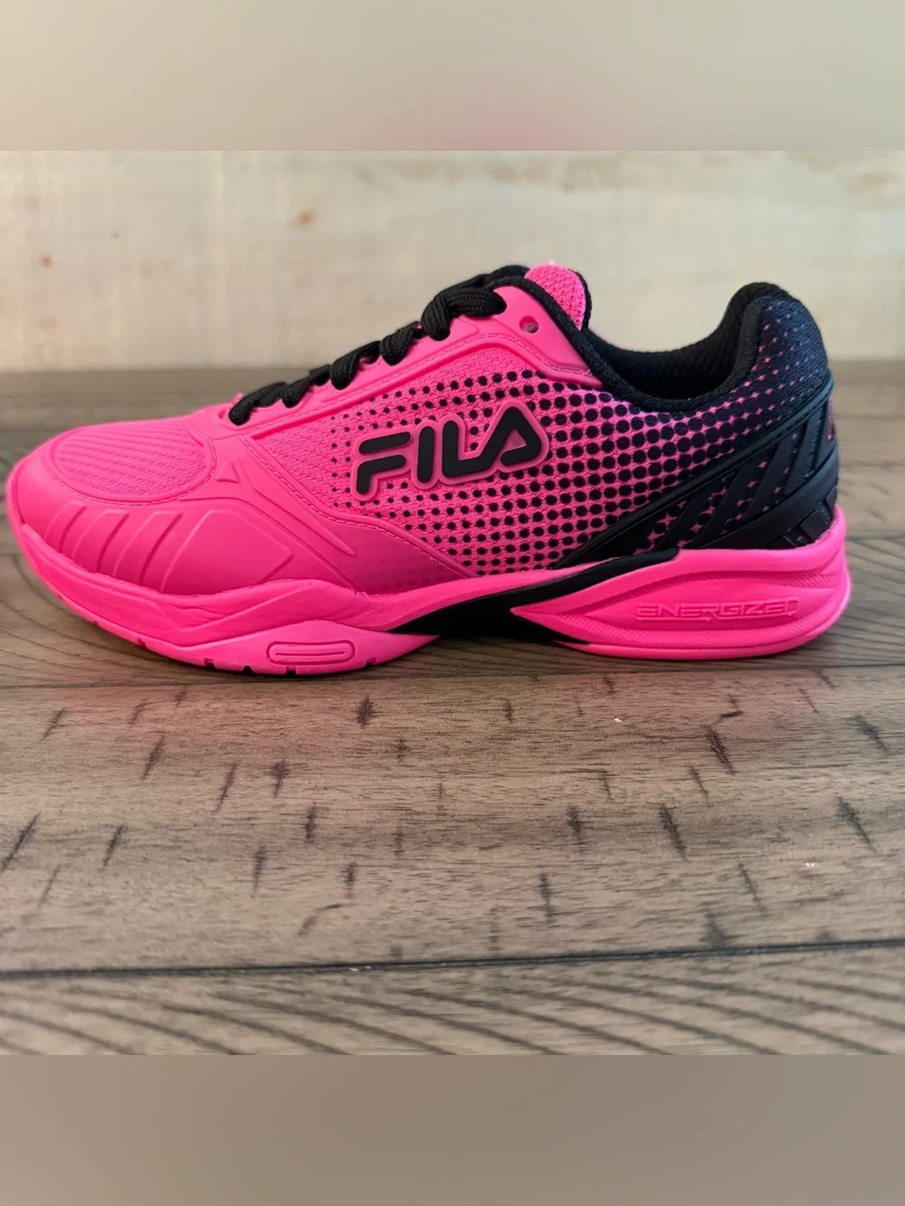 New Fila Volley Zone Bright Pink Court Sneakers Women’s Size 7 w/box